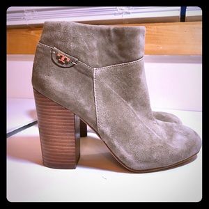 TORY BURCH FULTON Bootie, Sz 7, Taupe